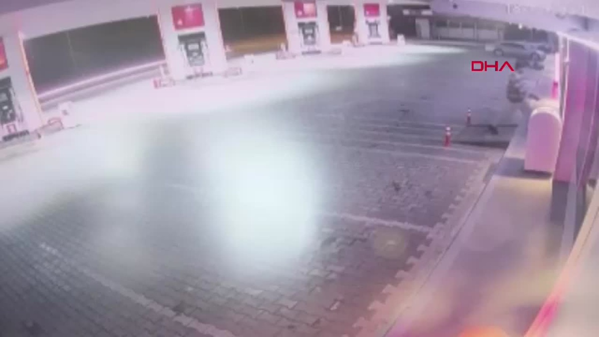 Market Hırsızı Bıçakla Polise Saldırdı: Bacaklarından Vuruldu