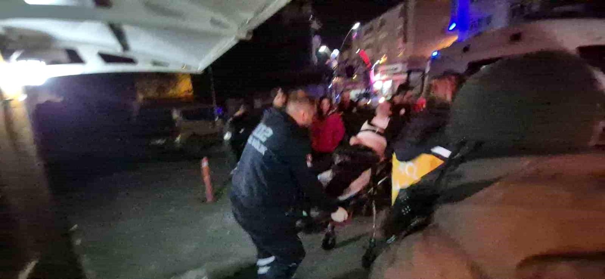 Bartın\'da Sokakta Sızan Alkollü Şahıs Hastaneye Kaldırıldı