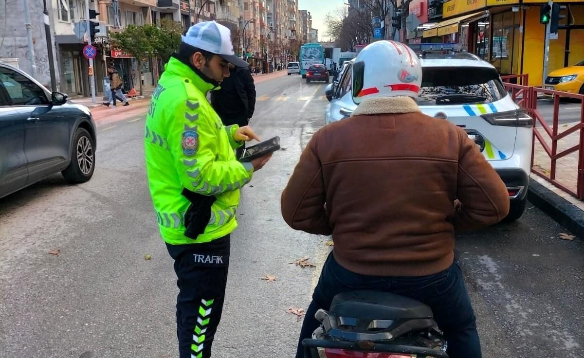 Manisa\'da Motosiklet Denetimi: 884 Cezalı