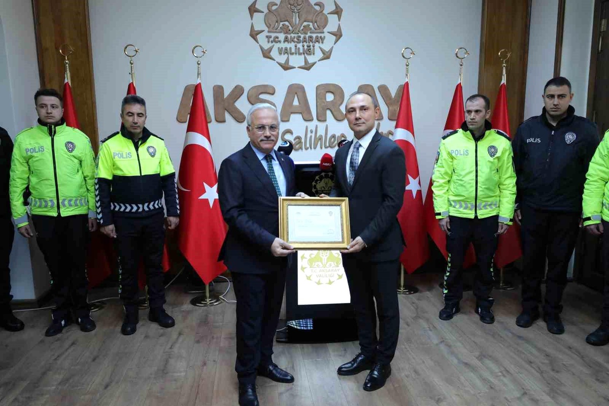Alkollü Sürücüye Tehdit, Polisi Ödüllendirdi