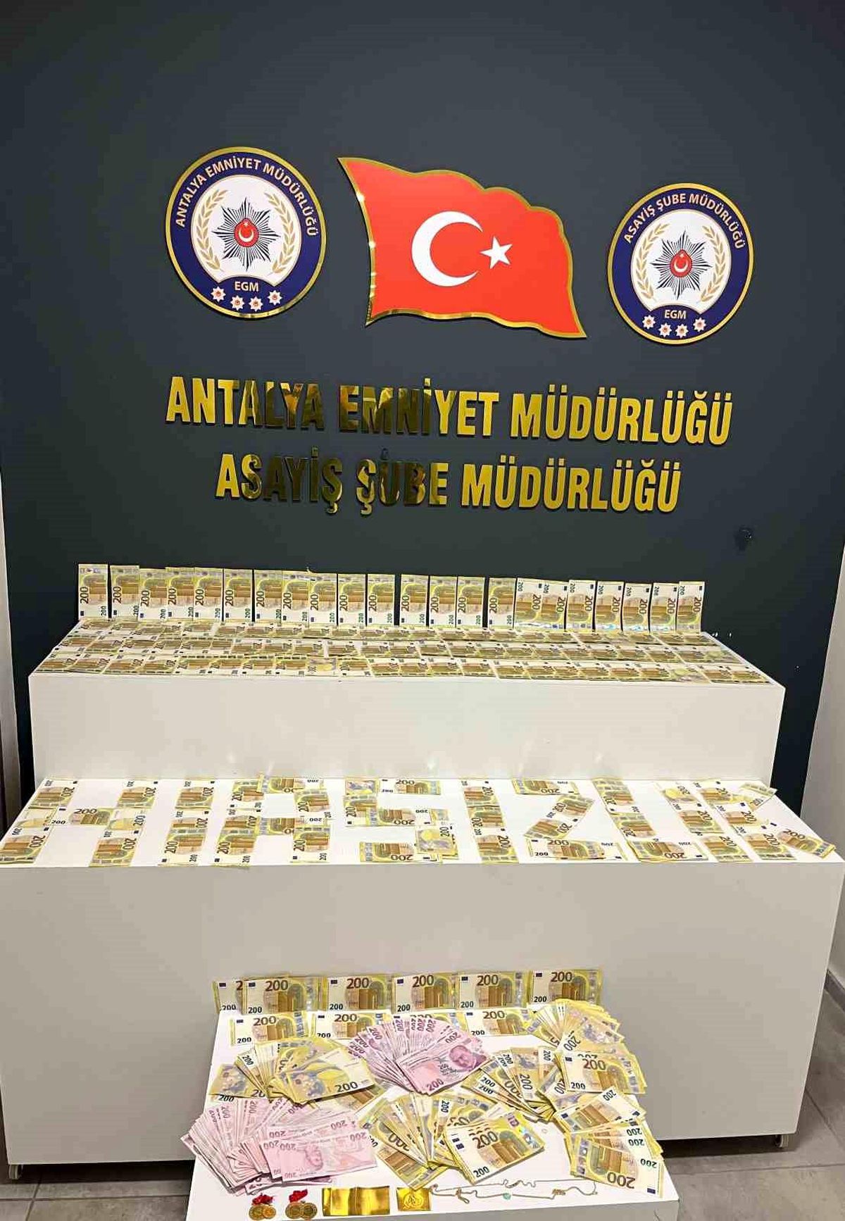 Antalya\'da 4 Milyonluk Hırsızlık Çözüldü