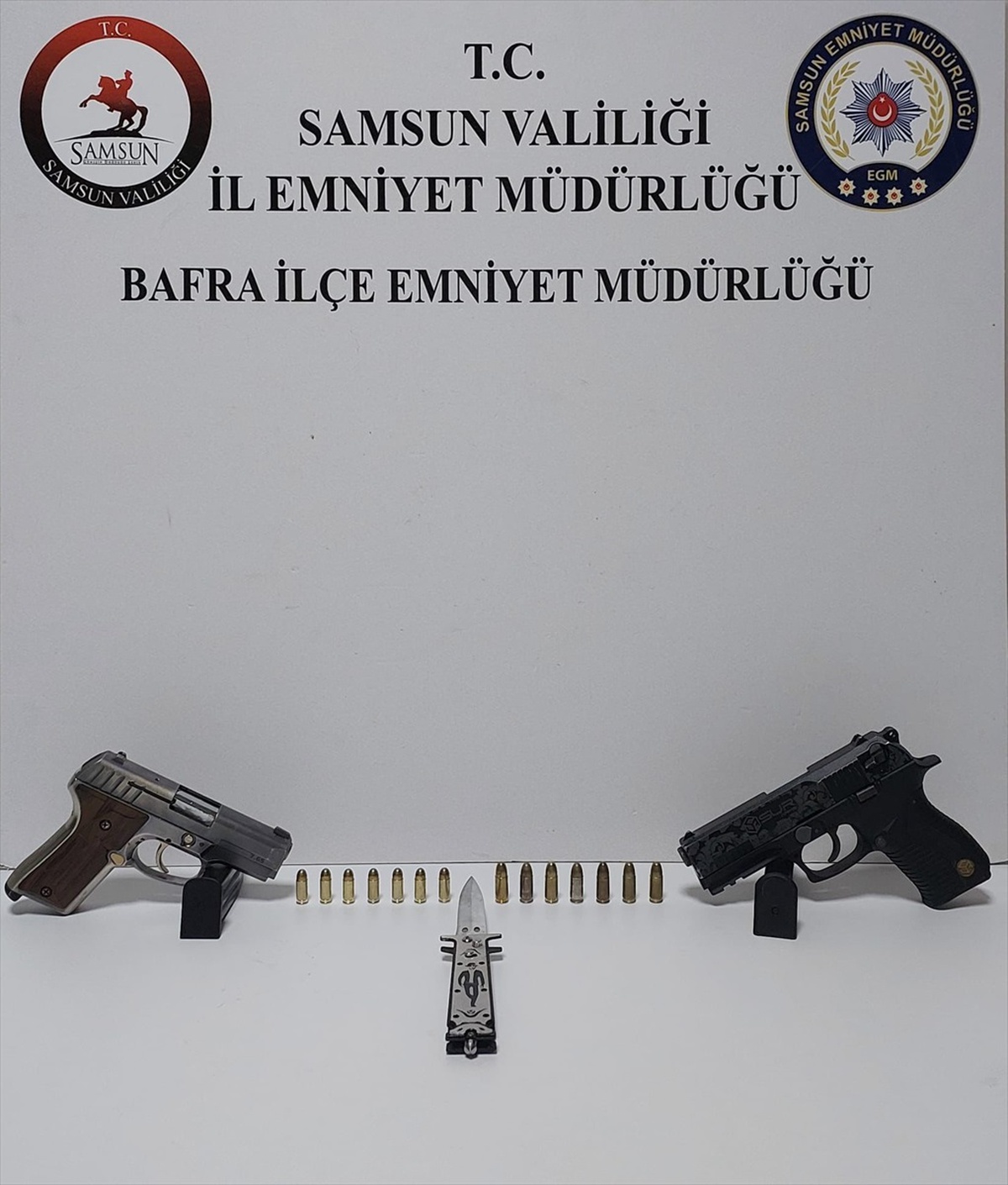 Bafra\'da Narkotik Operasyonu: 2 Ruhsatsız Silah Ele Geçirildi