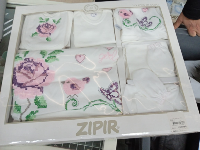 Bakanlık bazı çocuk kıyafetlerini piyasada toplatıyor Bakanlık bazı çocuk kıyafetlerini piyasada toplatıyor