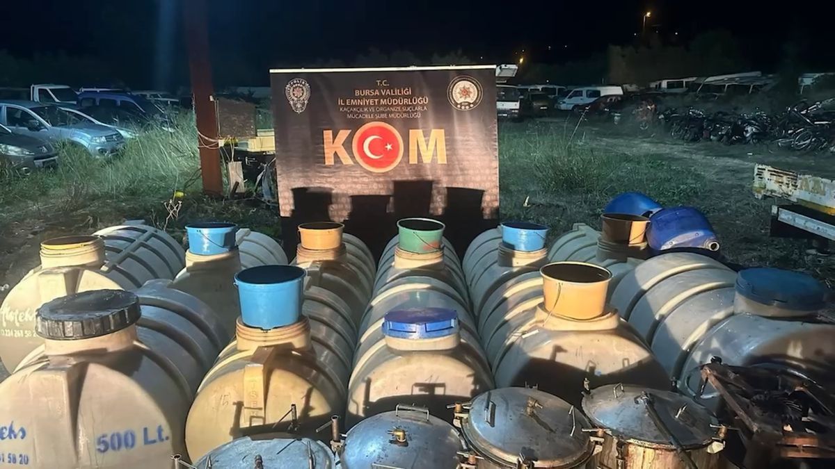 Bursa\'da Sahte Alkol Operasyonu: 5 Bin 740 Şişe Ele Geçirildi