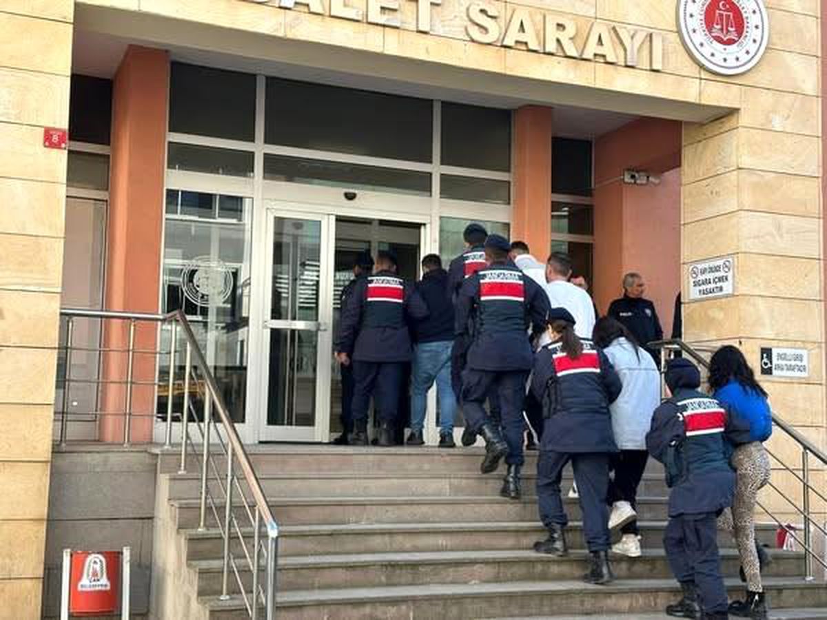 Çanakkale\'de Dolandırıcılık Çetesi Tutuklandı