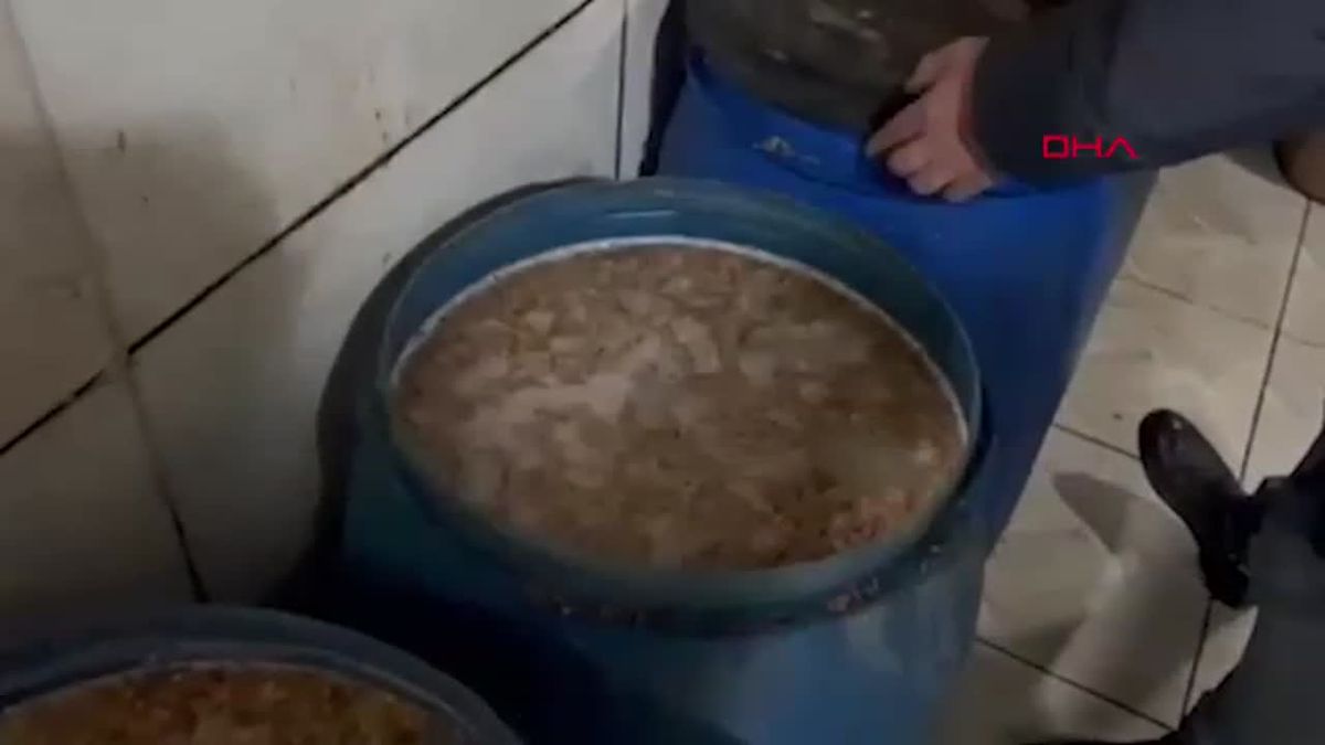 \'Çengel-12\' operasyonunda, 5 bin 740 şişe sahte alkol ele geçirildi, sahte alkol üretimi yaptığı tespit edilen 2 şüpheli yakalandı ve tutuklandı.
