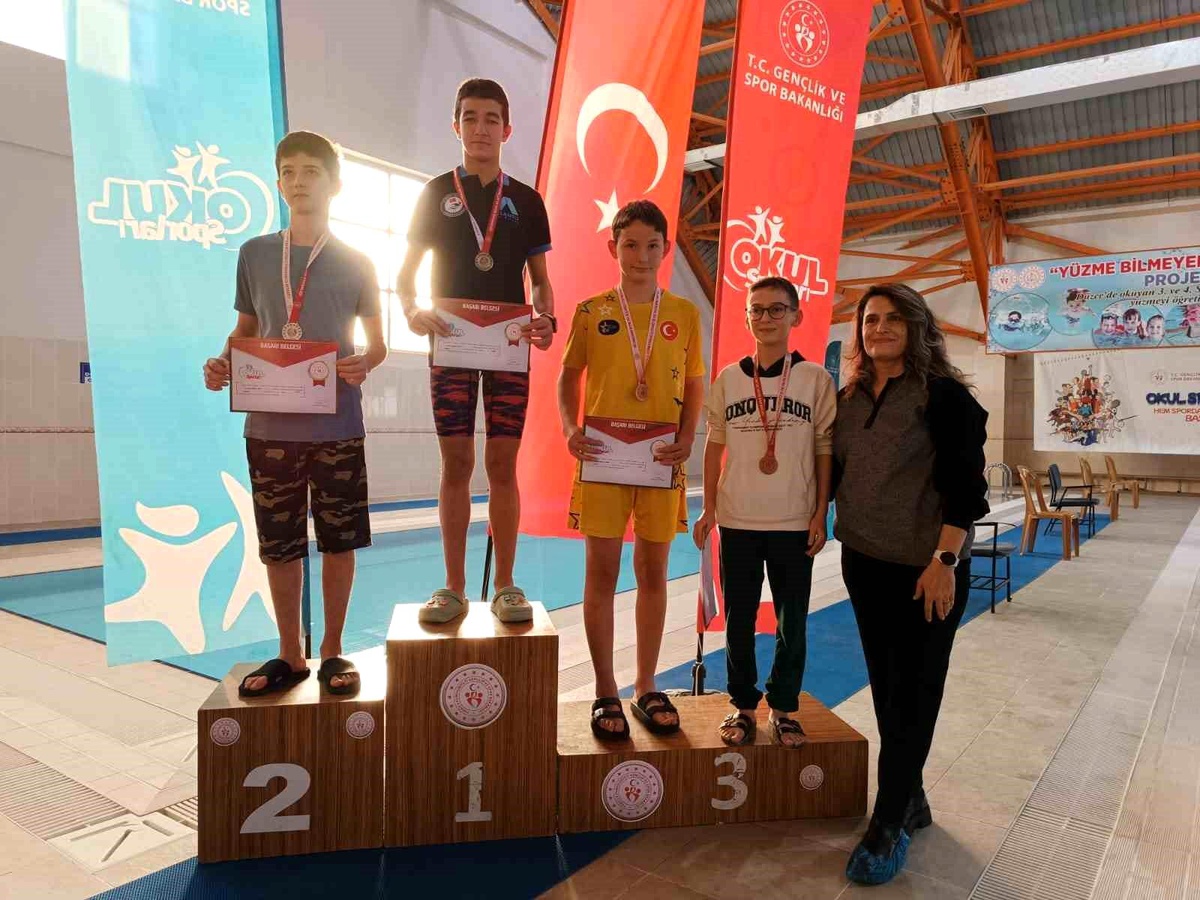 Düzce\'de Yüzme İl Birinciliği Müsabakaları