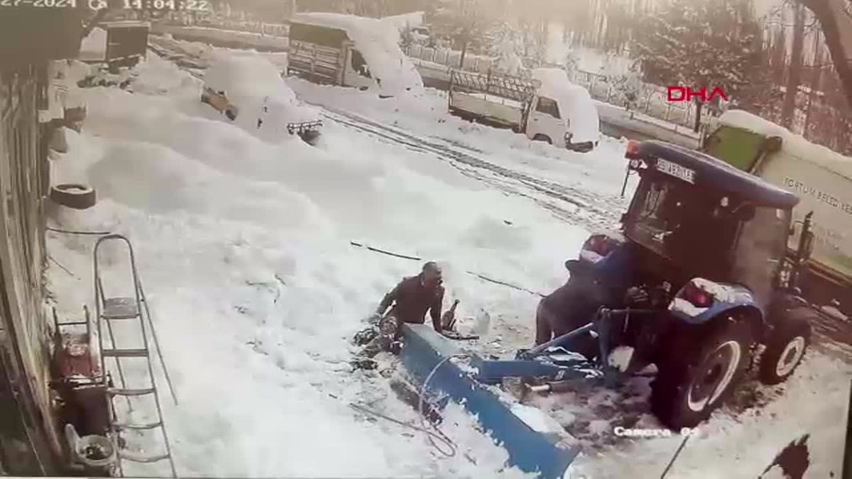 Erzurum\'da Buz Sarkıtları Tehlike Saçıyor