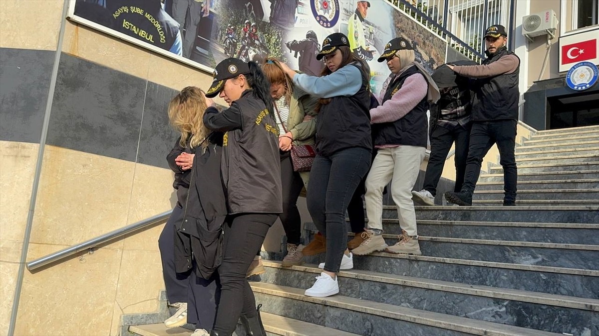 İstanbul\'da Dolandırıcılık: 4 Kişi Gözaltına Alındı
