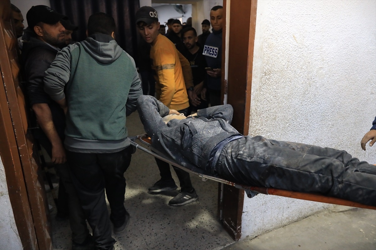 İsrail\'in Gazze\'deki Okul Saldırısı: 20 Ölü