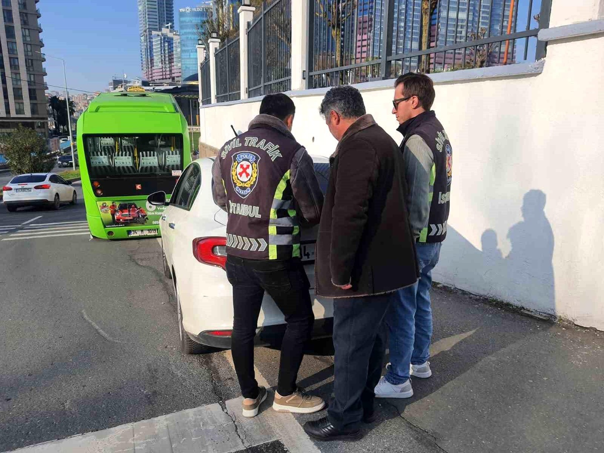 Sarıyer\'de Minibüs Şoföründen Yolculara Tehdit: Cezası 7 Bin 669 Lira