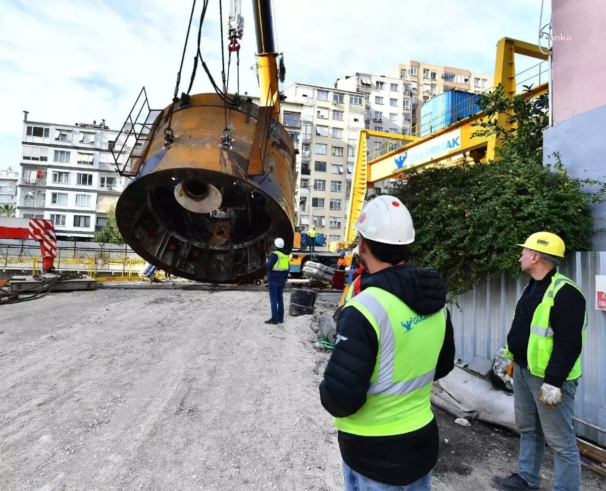 İzmir\'de Buca Metrosu Tünel Kazıları Devam Ediyor