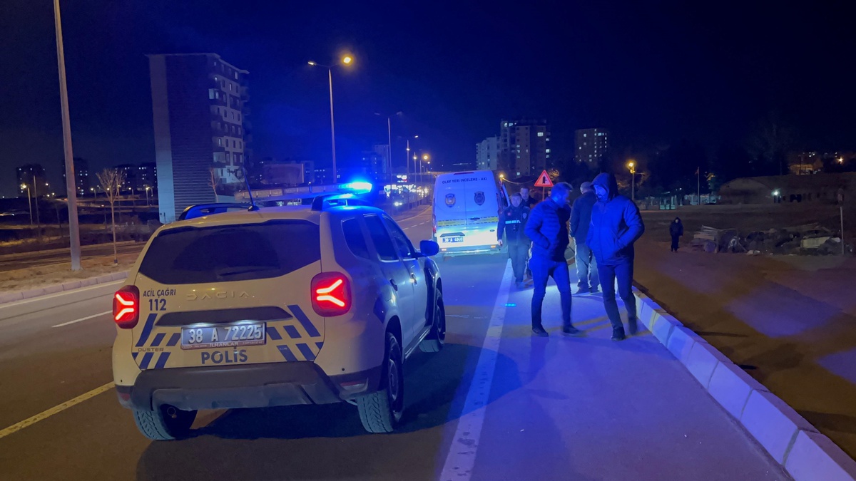 Kayseri\'de Kamyonet Yayaya Çarptı: Bir Kişi Ağır Yaralandı