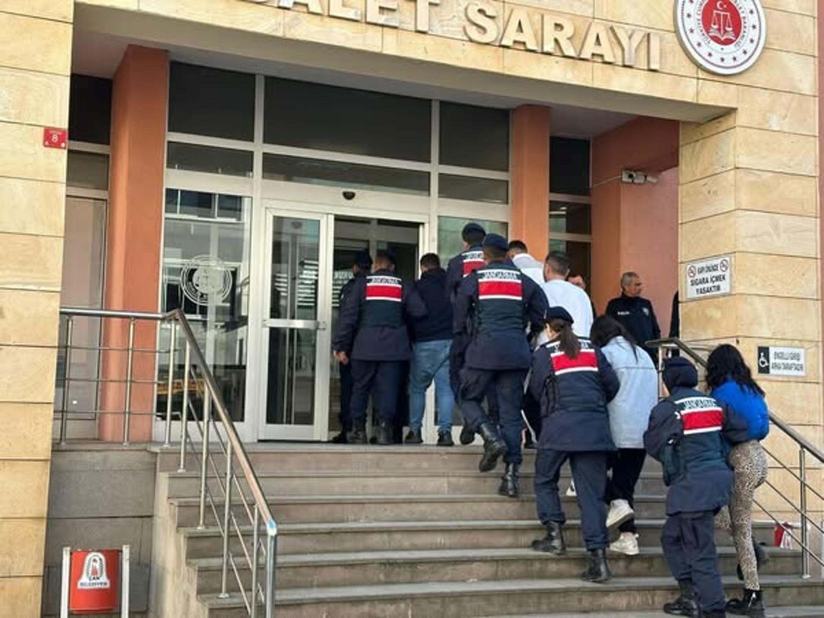 Çanakkale\'de \'Jandarma\' Dolandırıcılığı: 5 Şüpheli Yakalandı