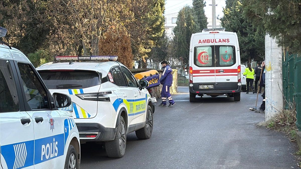 Gebze\'de Motosiklet Devrildi, Sürücü Yaralandı