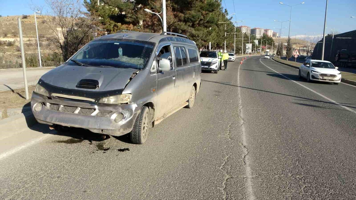 Malatya\'da Zincirleme Kaza: 2 Yaralı