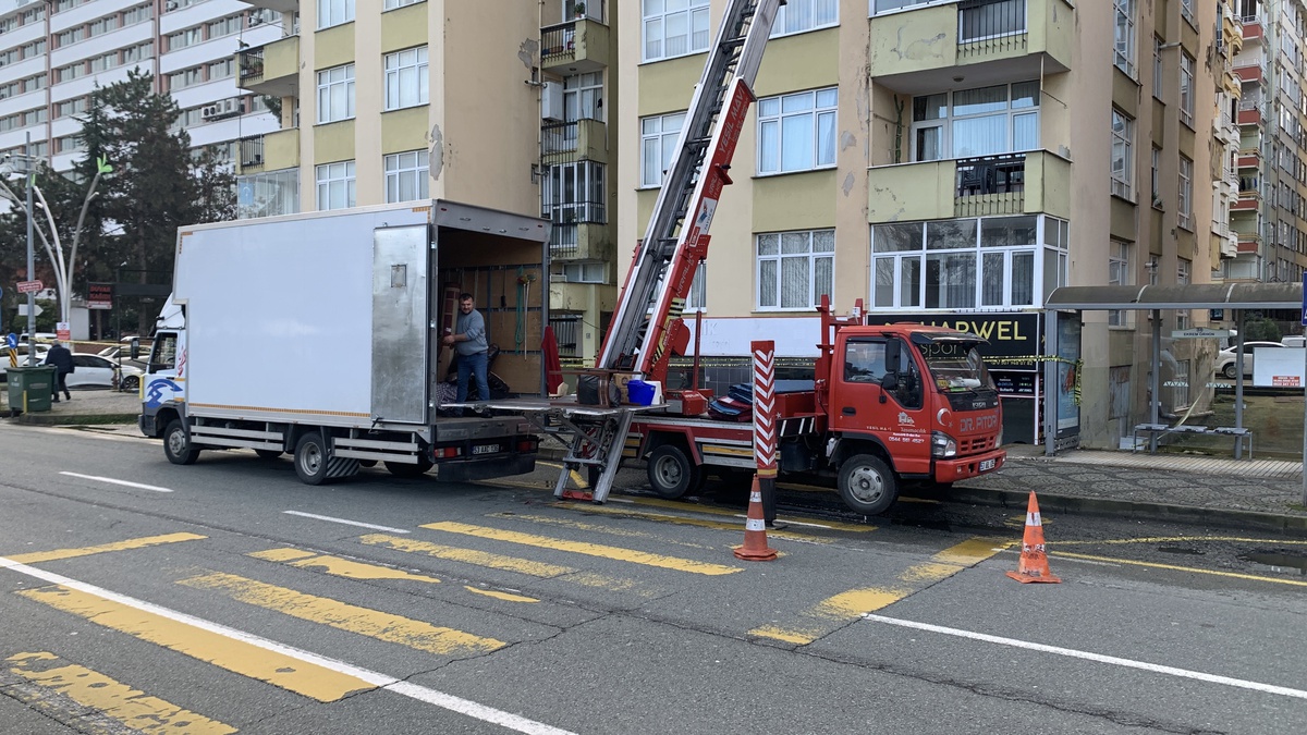 Rize\'de Fırtına Sonrası Mühürlenen Apartmanda Tahliye Süreci Başladı