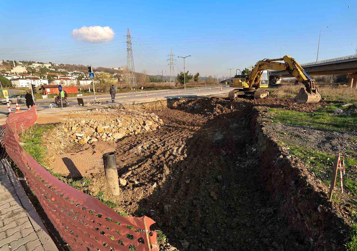 Sakarya\'da Metrobüs Hattı İçin İlk Kazma Vuruldu