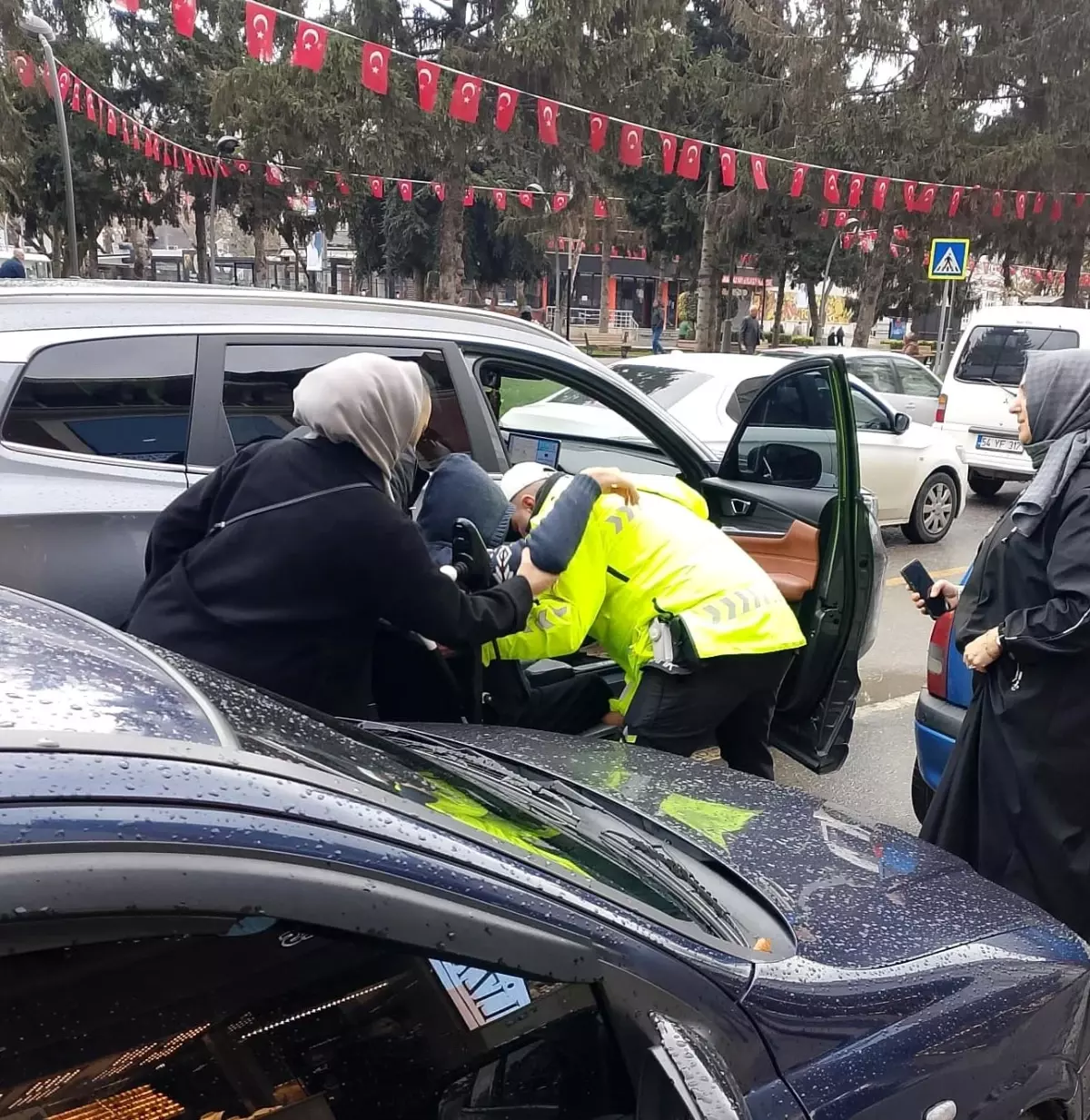 Trafik Polisi Anneden Düşünceli Davranış