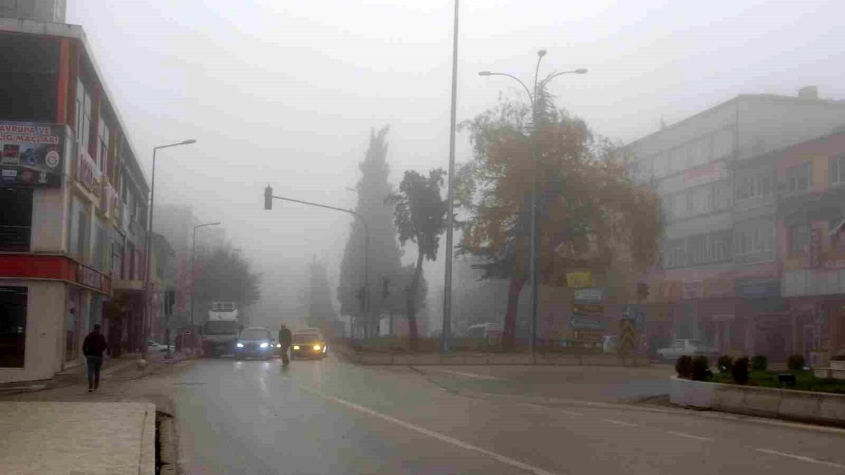 Bilecik\'te Yoğun Sis Trafiği Olumsuz Etkiledi