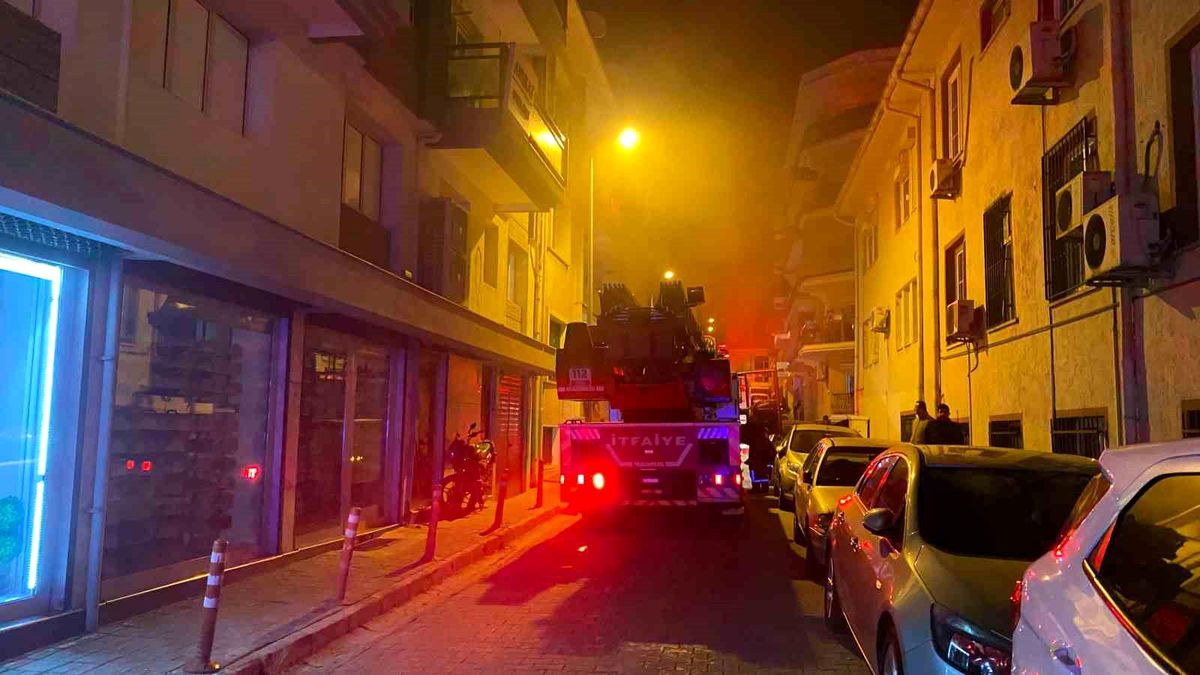 Aydın\'da Tıkanan Baca Yangına Neden Oldu