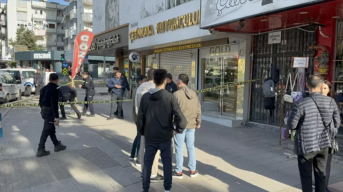 Adana\'da bir kuyumcu dükkanı silahlı kişilerce soyuldu