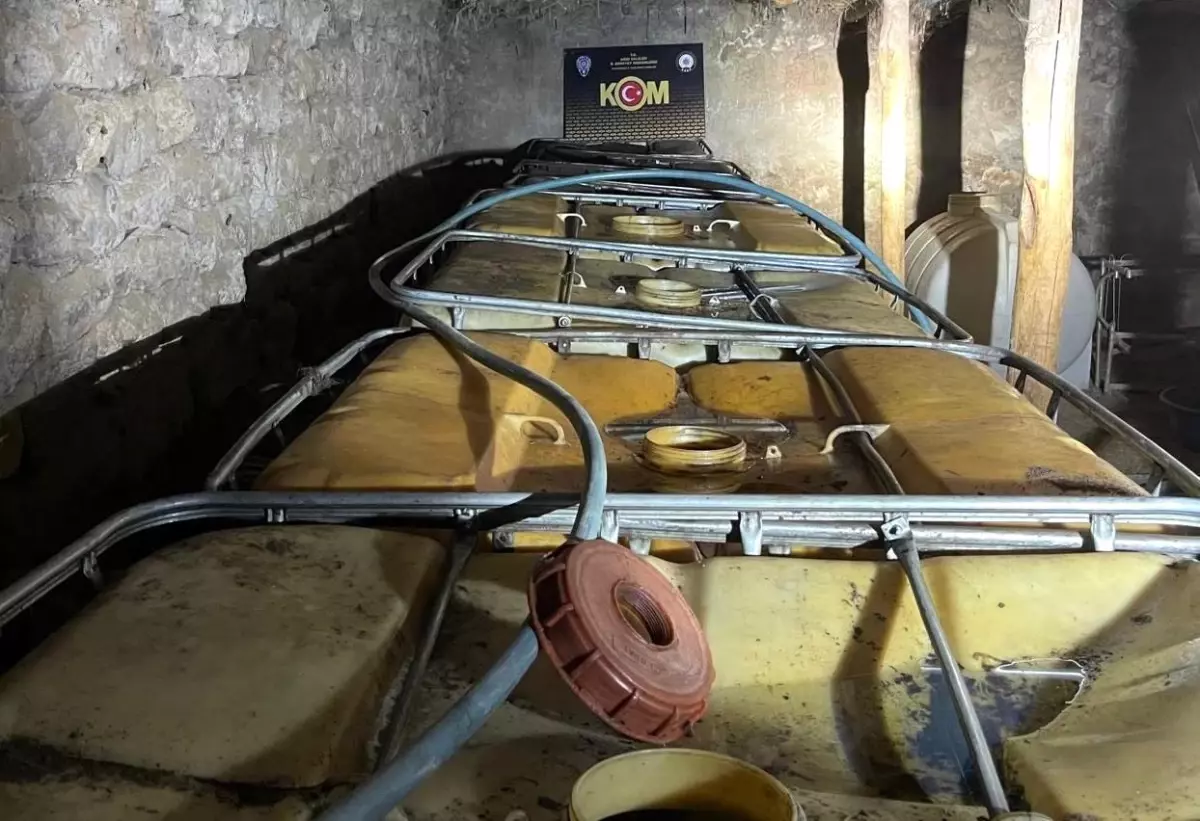 Ağrı\'da 8 Ton Kaçak Motorin Ele Geçirildi