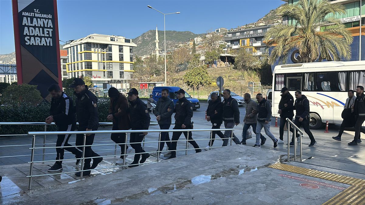 Alanya\'da Yasa Dışı Bahis Operasyonu: 13 Gözaltı