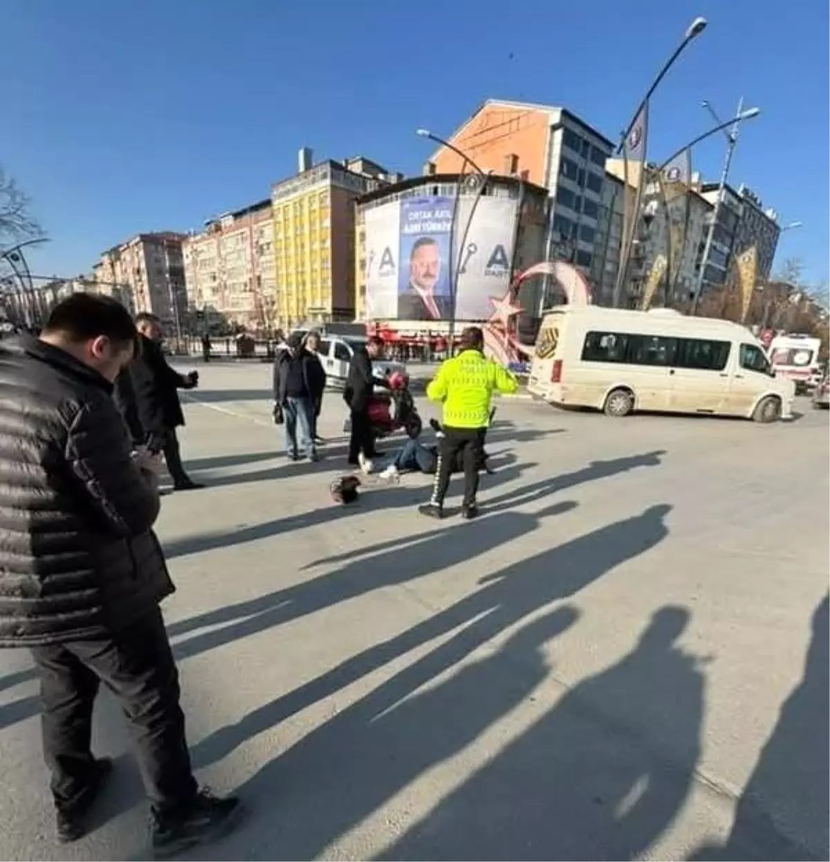 Kütahya\'da Otomobil ile Motosiklet Çarpıştı: Bir Yaralı