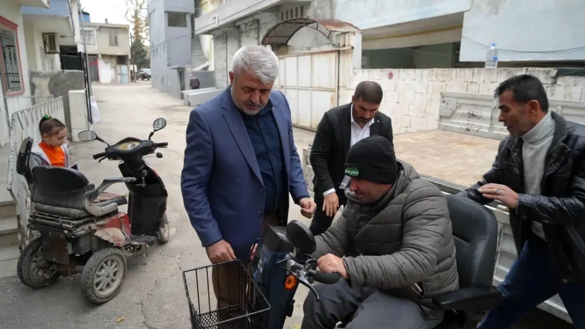 Adıyaman Belediyesi\'nden Engelli Vatandaşa Akülü Tekerlekli Sandalye