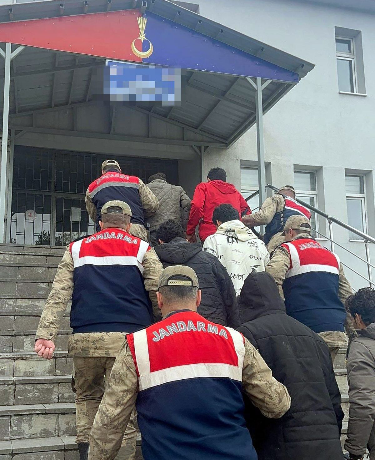 Bitlis\'te 21 Kaçak Göçmen ve Bir Organizatör Yakalandı