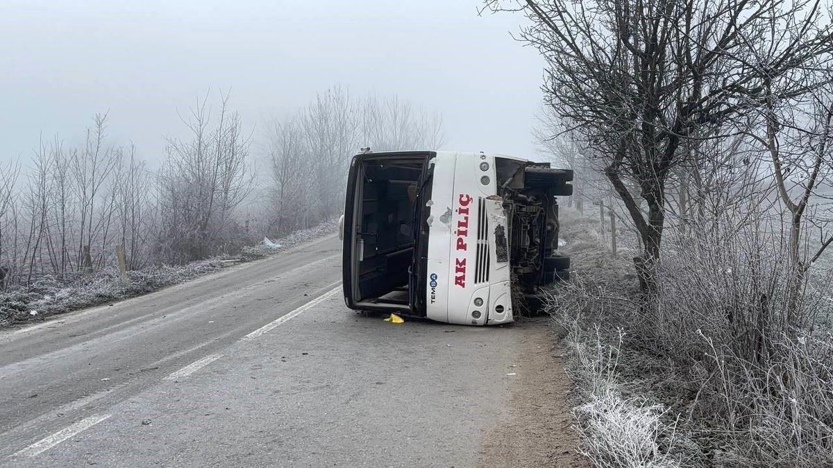 Bolu\'da İşçi Servisi Devrildi: 9 Yaralı