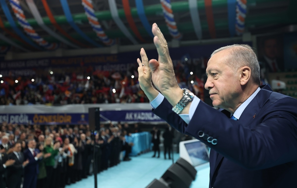 Cumhurbaşkanı Erdoğan: "Bölücü örgütün, demokrasinin sağladığı imkanları kullanarak şehirlerimize ve belediyelerimize çökmesine izin vermedik"