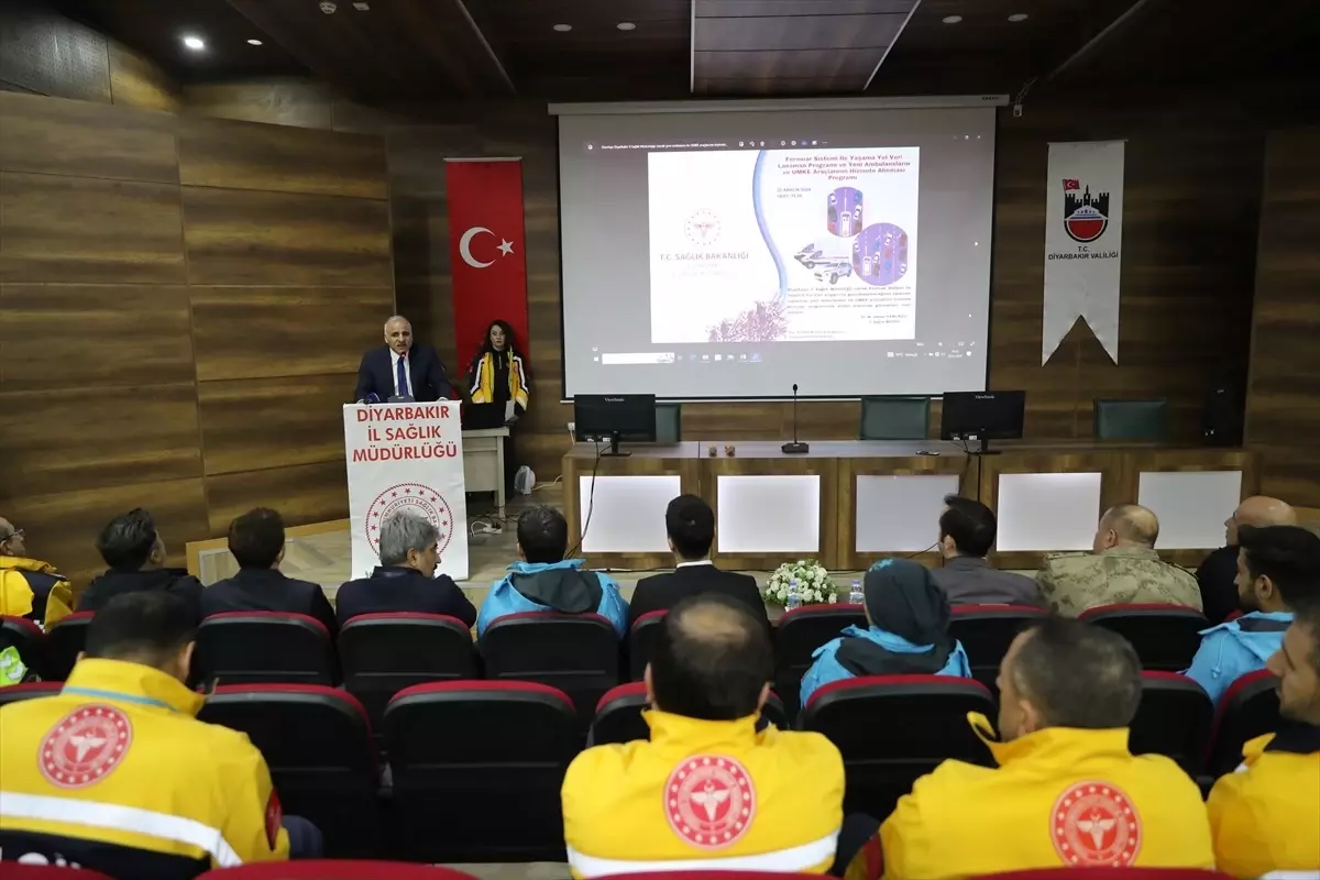 Diyarbakır\'a 12 Ambulans ve 4 UMKE Aracı Tahsis Edildi