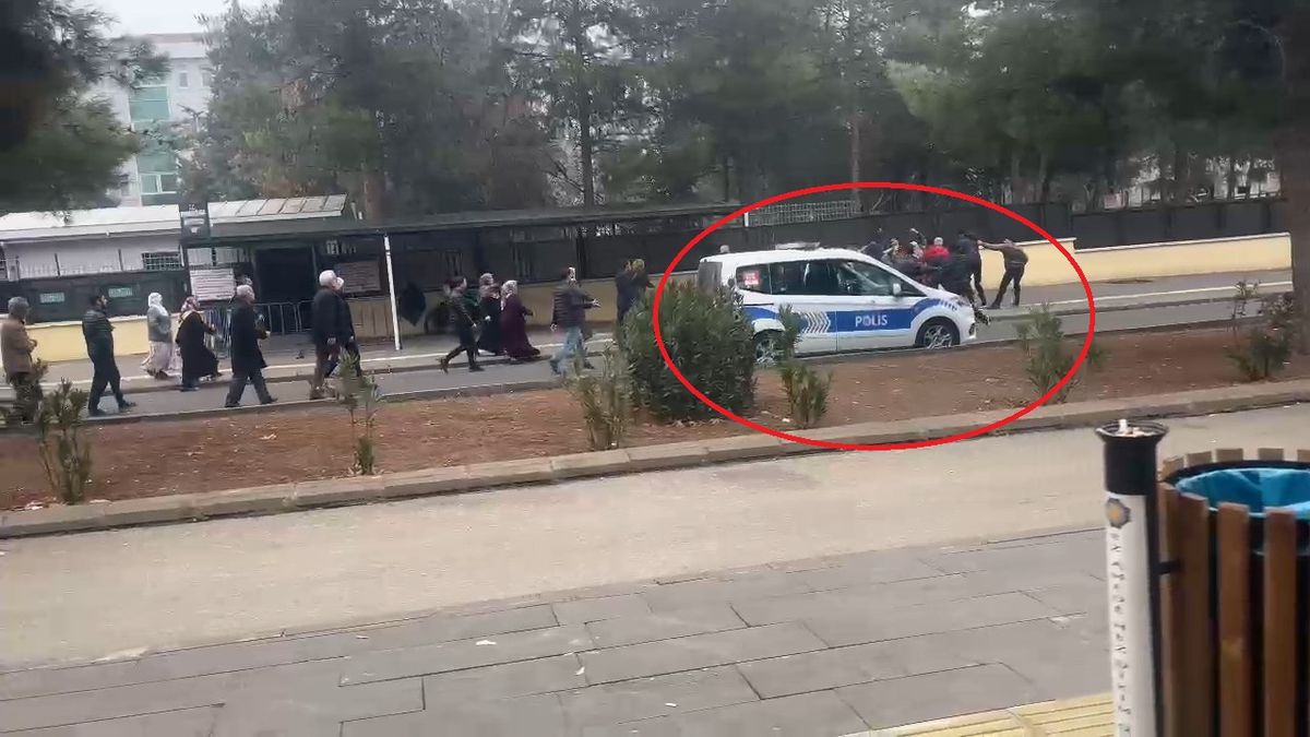 Diyarbakır Adliyesi Önünde Kavga Anları Kameraya Yansıdı