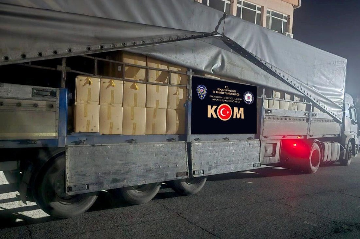 Kocaeli\'nde 5 Ton Kaçak Tütün Ele Geçirildi