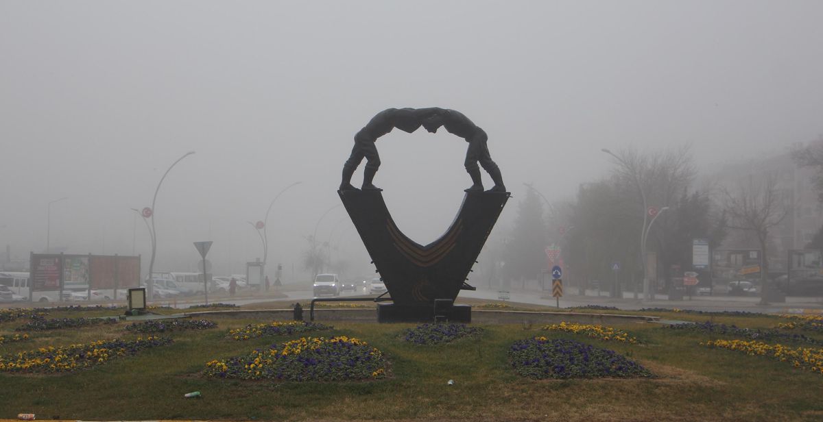 Edirne\'de Yoğun Sis Görüş Mesafesini Düşürdü