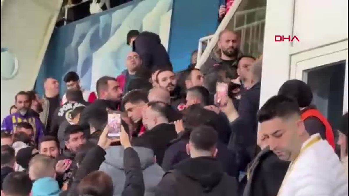 Fenerbahçeli yöneticiler ile Eyüpsporlu taraftarlar arasında gerginlik yaşandı