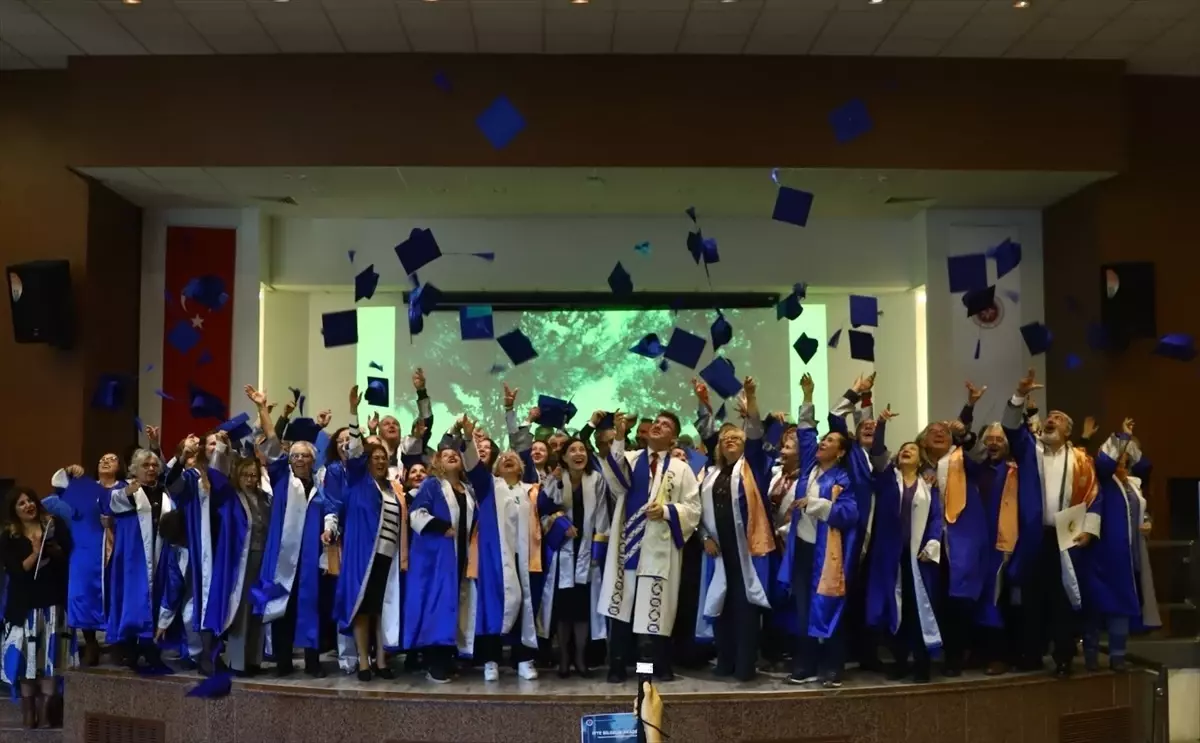 İYTE Bilgelik Akademisi Mezunları Coşkulu Törenle Diploma Aldı