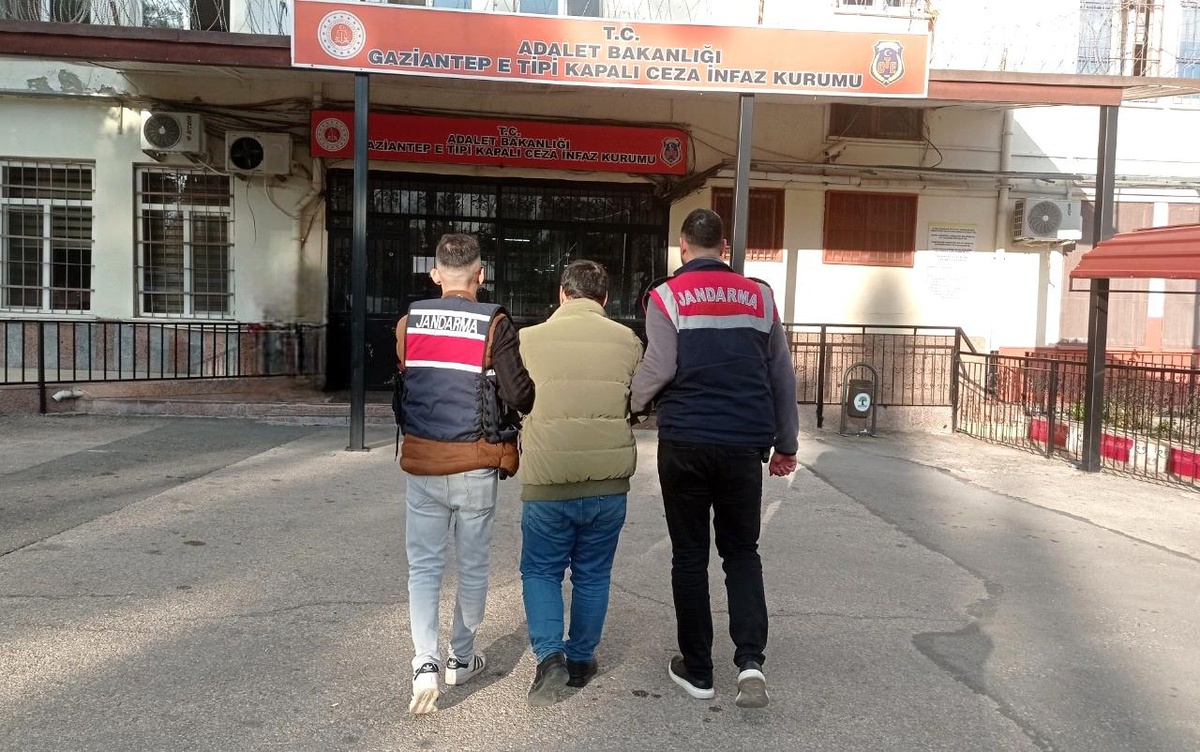 Kesinleşmiş 20 yıl cezası bulunan firari uyuşturucu taciri yakalandı