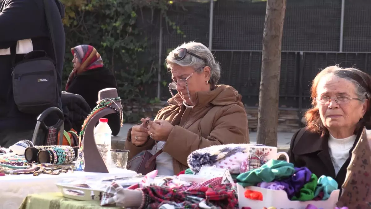 Konak\'ta Yeni Yıl Coşkusu Kermeslerle Devam Ediyor