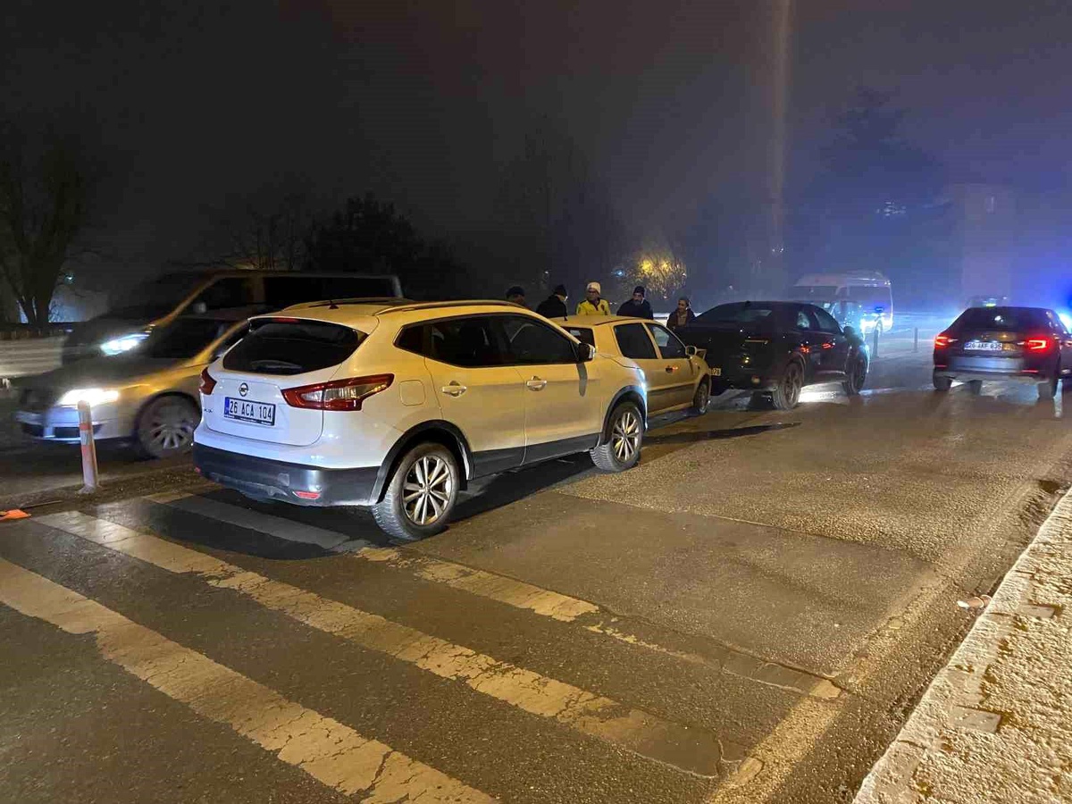 Eskişehir\'de Zincirleme Kaza: Trafik Durma Noktasına Geldi