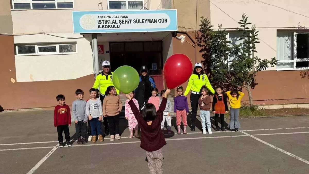 Minik öğrencilere trafik bilinci aşılandı