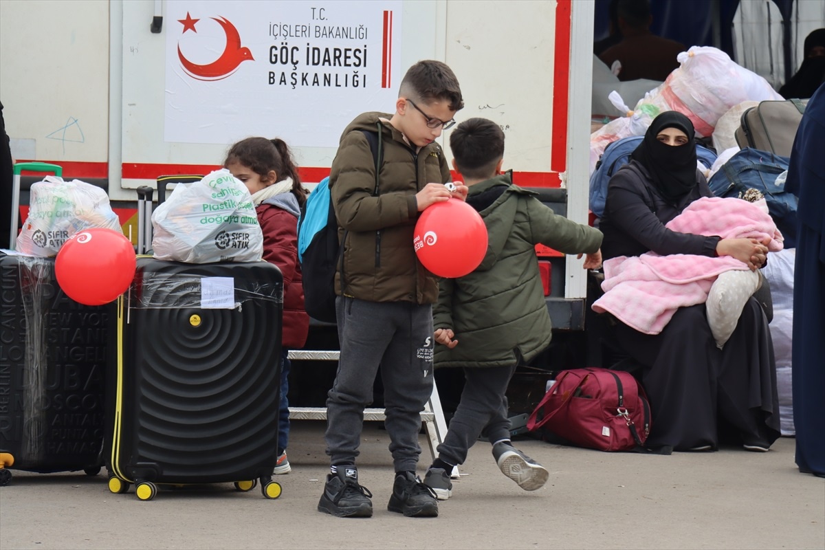Suriyeliler Ülkelerine Dönüyor