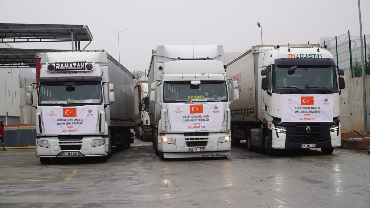 Türkiye\'den Suriye\'ye 75 bin yardım kolisi