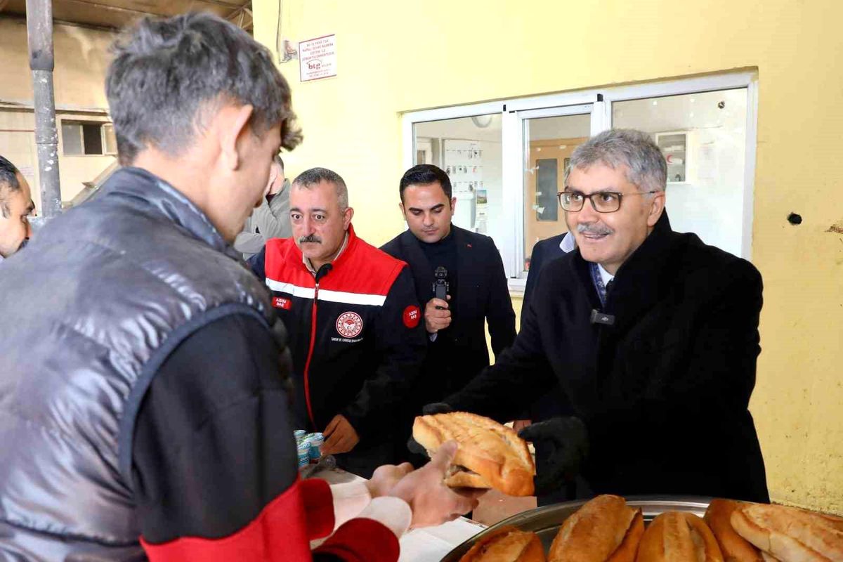 Niğde Valisi Cahit Çelik Patates Depolama ve Paketleme Alanını Ziyaret Etti