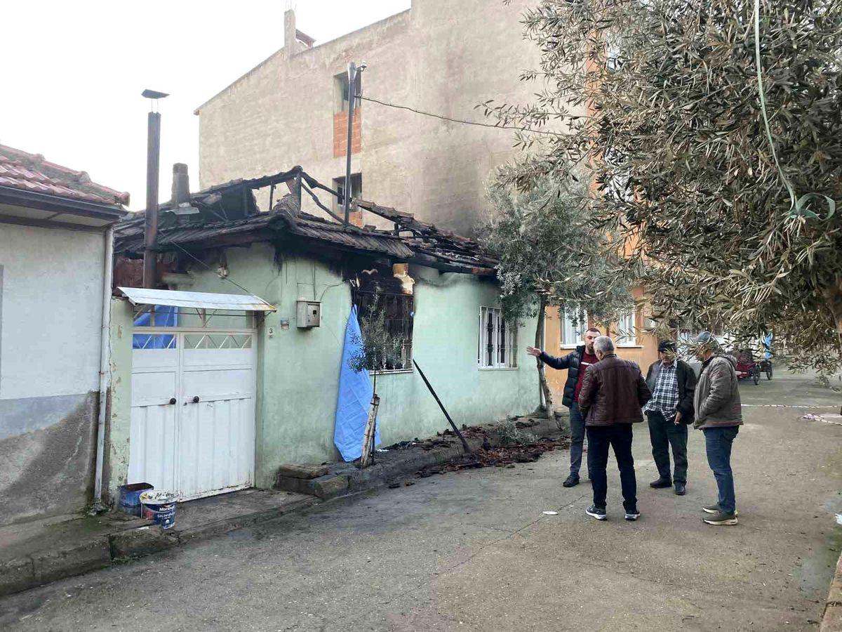 Manisa\'da Yangında Yaşlı Çift Hayatını Kaybetti
