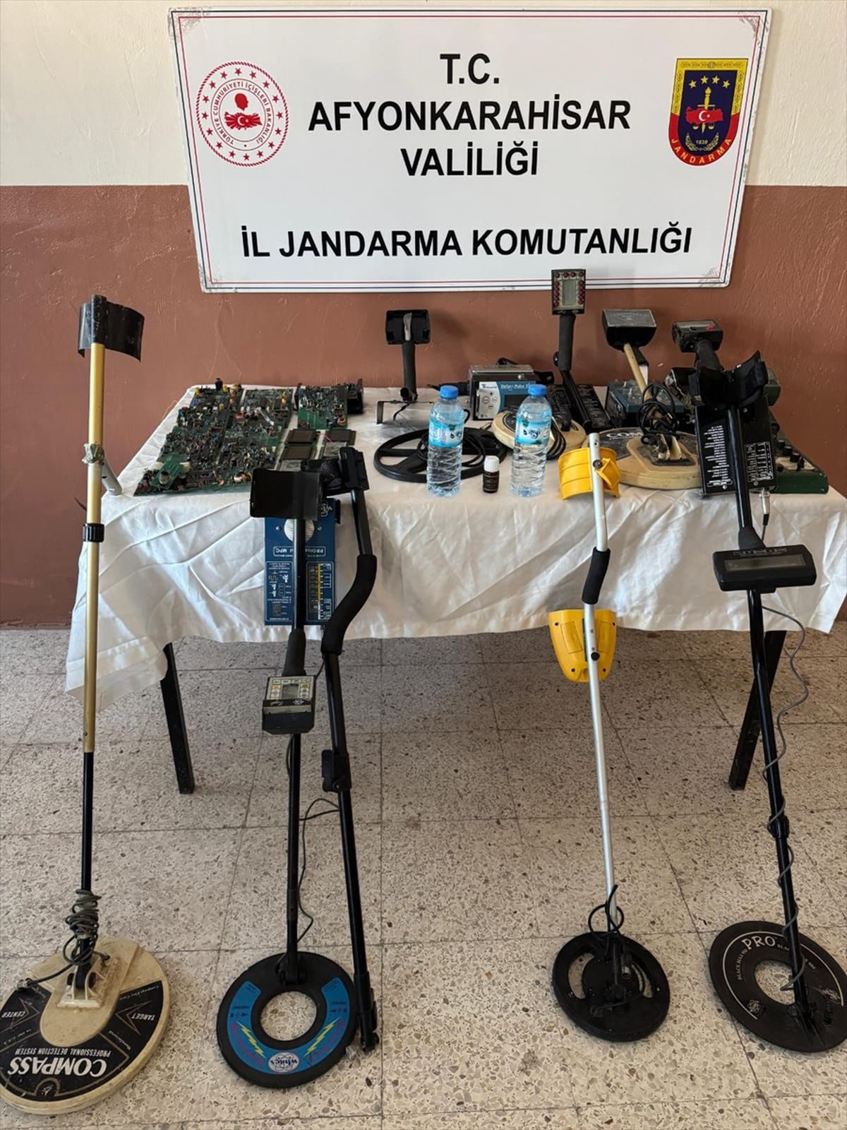 Afyonkarahisar\'da Sahte İçki Operasyonu