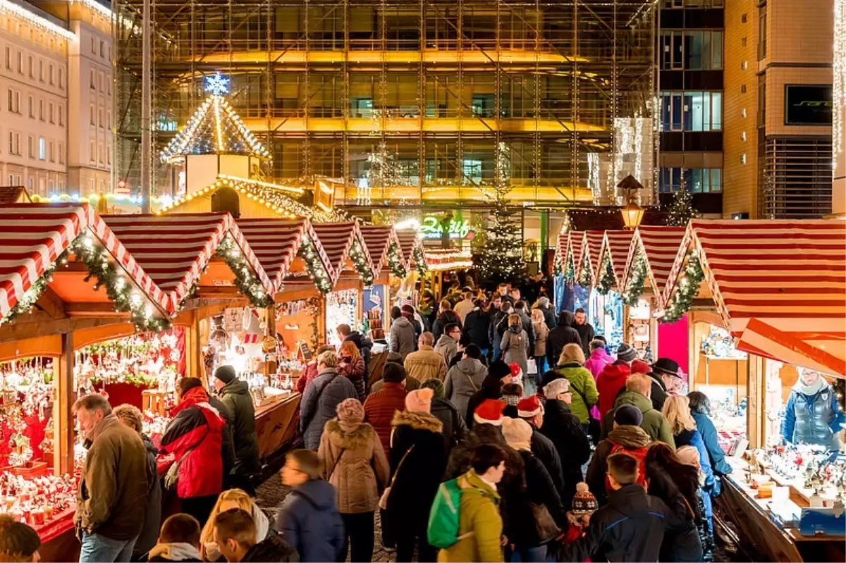 Almanya\'da Noel Pazarında Aracın Kalabalığa Sürülmesiyle 2 Kişi Hayatını Kaybetti