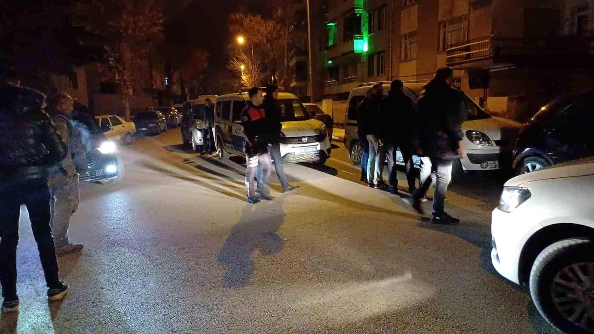 Çorum\'da Park Halindeki Araçlar Kurşunlandı